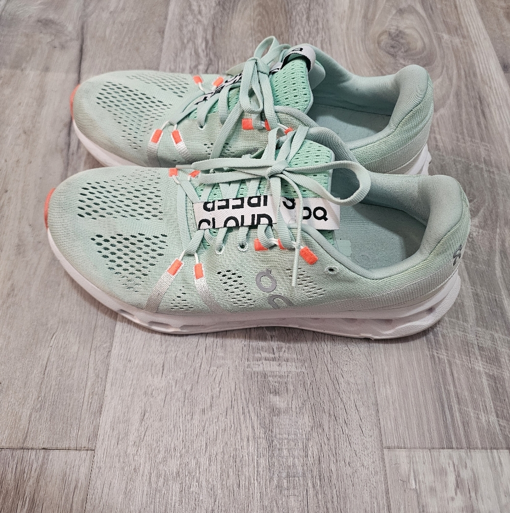 On Cloud Women Shoes